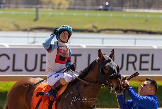 The Thrill of Horse Racing-Ilenia Alvarez